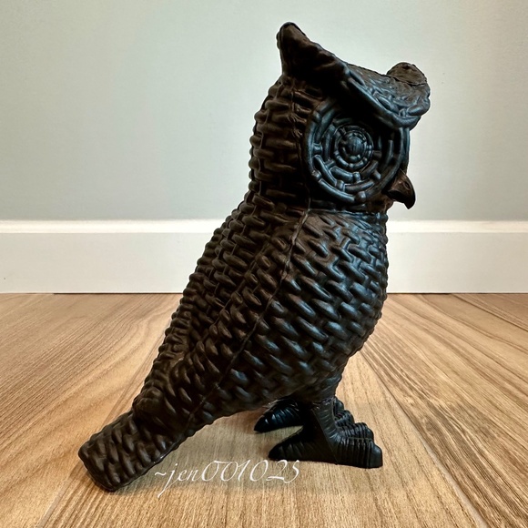 9" Black Owl Plastic Halloween Decor - Hyde & EEK! - Picture 6 of 10